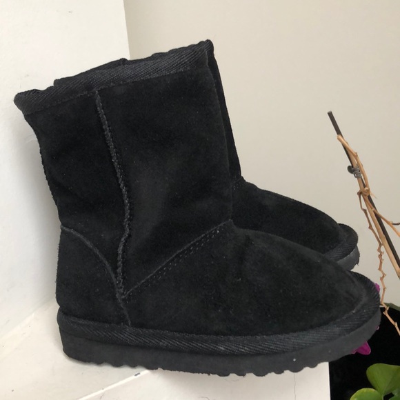 The Children’s Place Black Boots - Picture 2 of 5